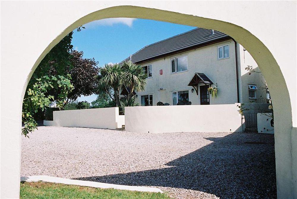 Crossways & Sea View Holiday Apartments トーキー エクステリア 写真