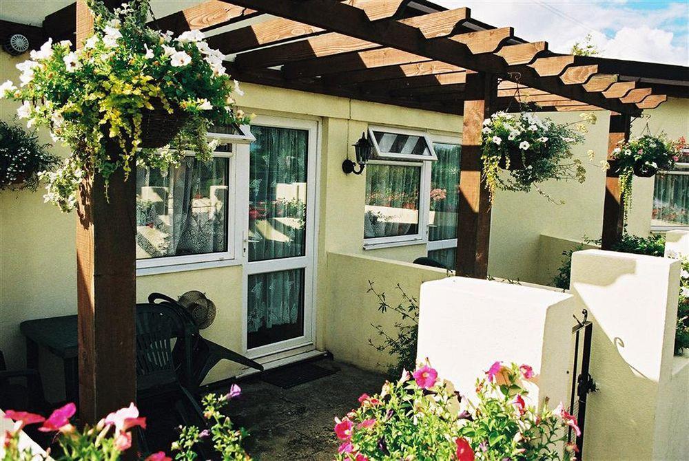 Crossways & Sea View Holiday Apartments トーキー エクステリア 写真