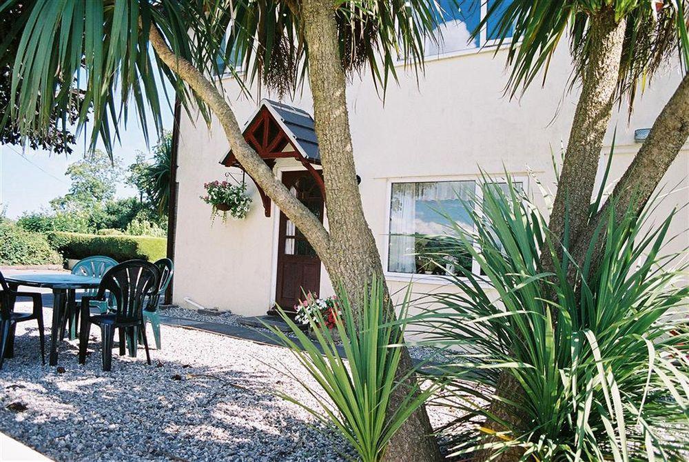 Crossways & Sea View Holiday Apartments トーキー エクステリア 写真