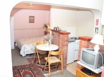 Crossways & Sea View Holiday Apartments トーキー エクステリア 写真